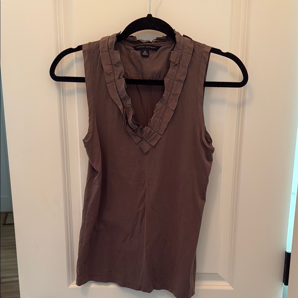 ❤️ 6 for 20 ❤️ Banana Republic Brown Ruffled Sleeveless Blouse